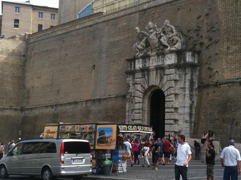 Una Notte Ai Musei Vaticani Apartment Rome Bagian luar foto